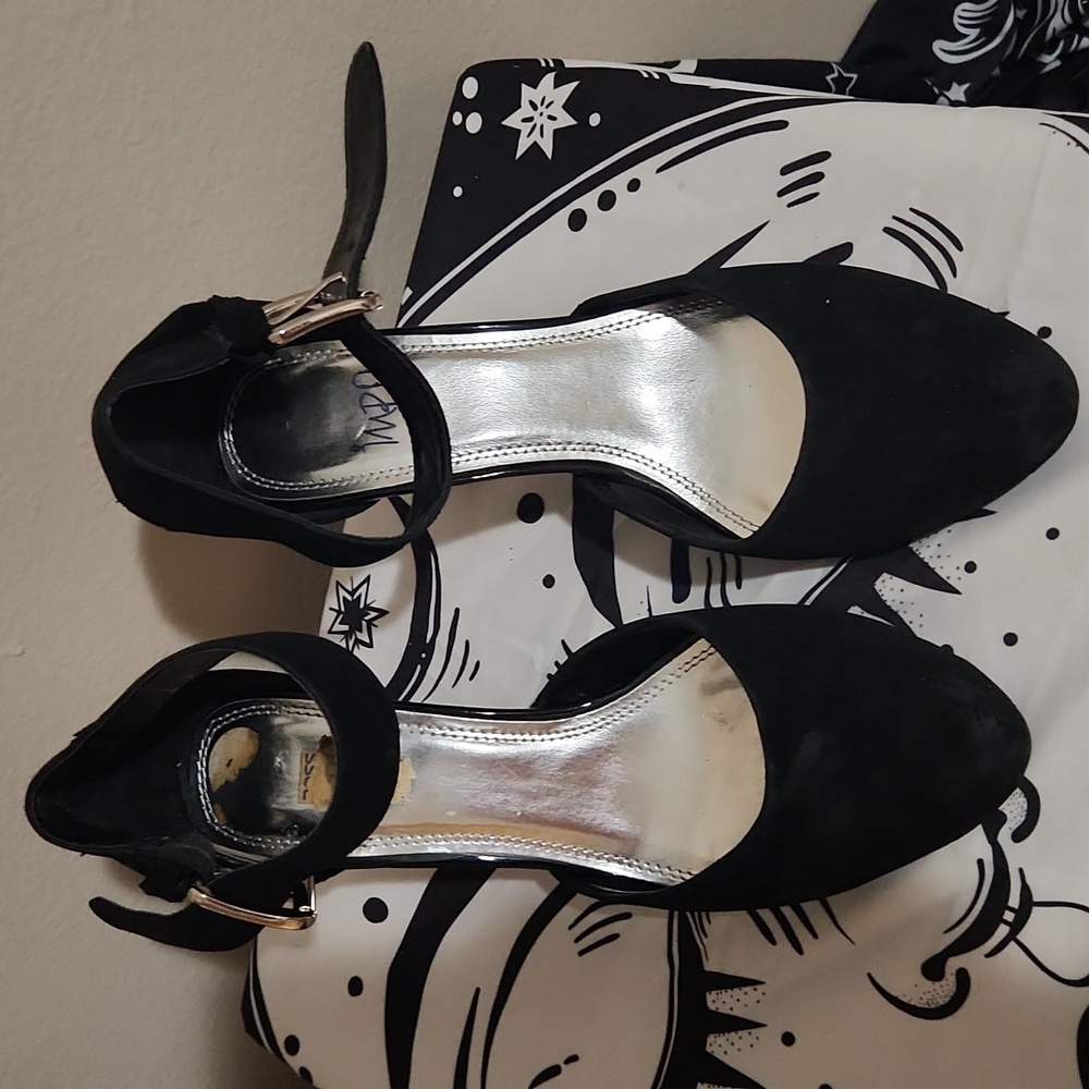 IMPO Heels size 8 Black Suede ankle strap